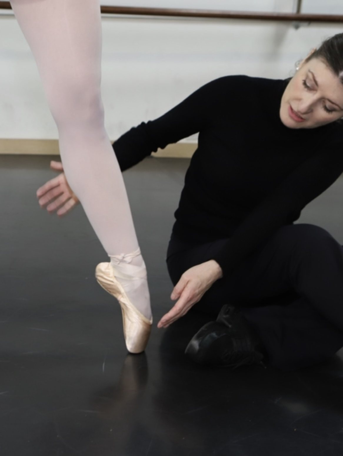 Brigid correcting a student's pointe technique